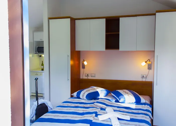 Viscovery Apartments 3* Rukavac (Vis)